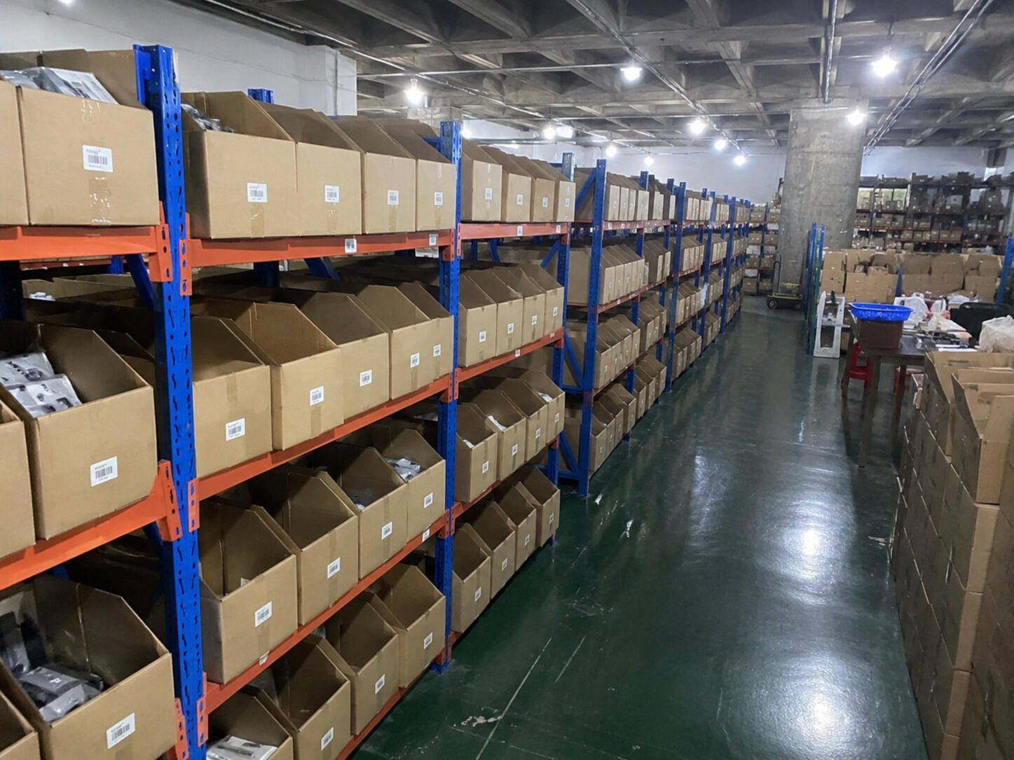 Our warehouse is always busy packing orders for dropshipping sellers globally 😊